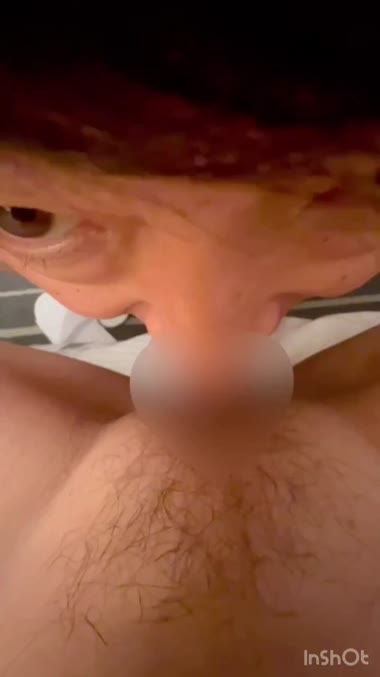 クンニされながら自撮りする妻