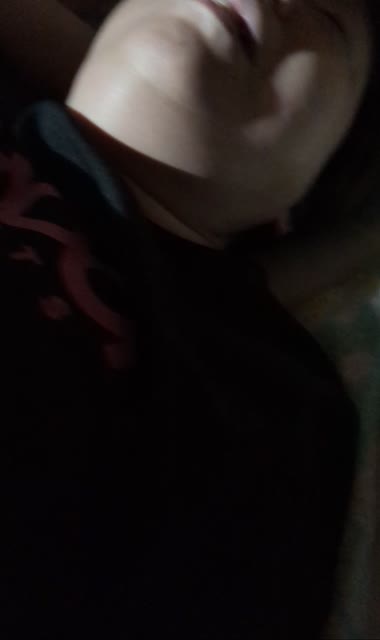 寝ている妻のおっぱいを⋯
