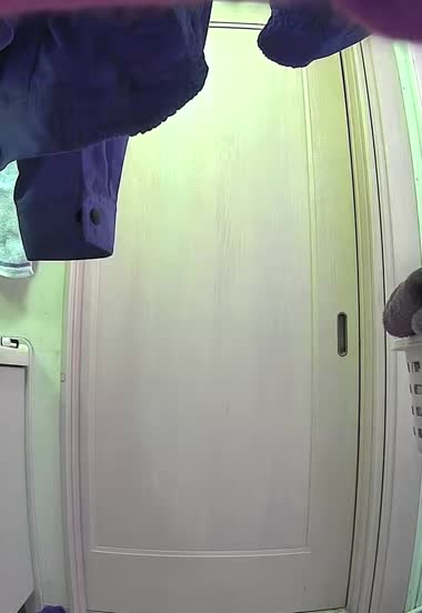 生々しい脱衣