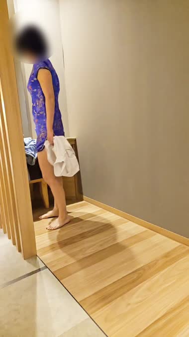 チャイナ服の妻
