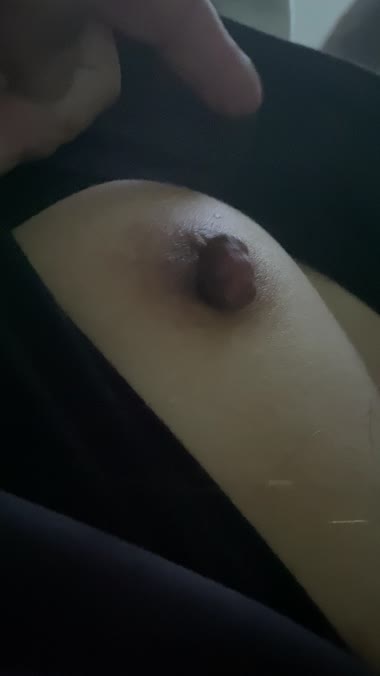 撮りたての乳首はいかがですか