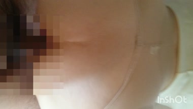 天然パイパン人妻をバックから