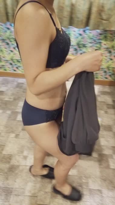 人妻の下着姿