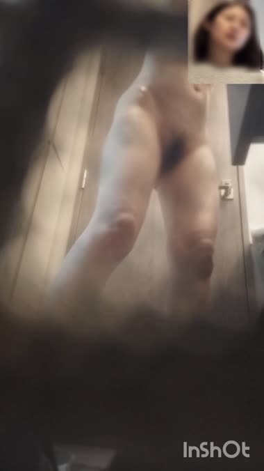 脱衣所　貧乳妻の癖
