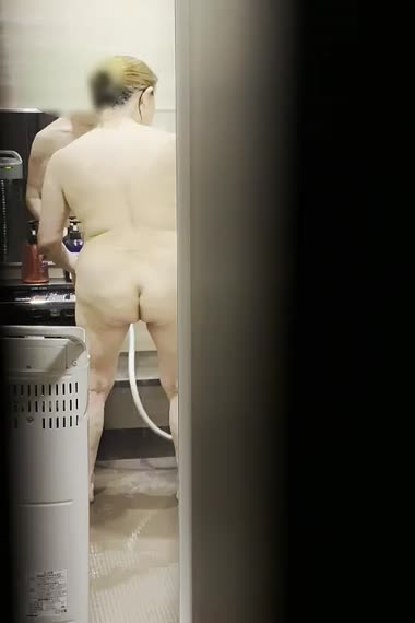開けっ放しの浴室①