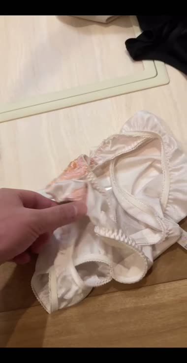 嫁の脱ぎたて下着(30代)