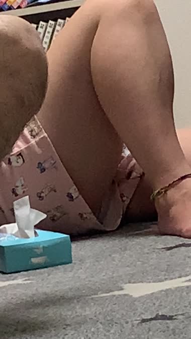 チラチラ見せてます