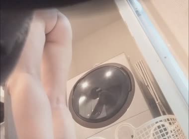 貧乳妻入浴後 お尻メイン