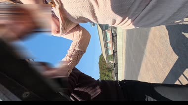 豊満熟女妻のプチ露出