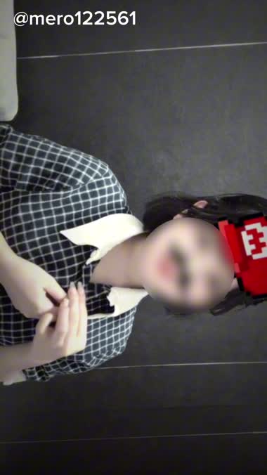 24歳の体🥺見えそうなの
