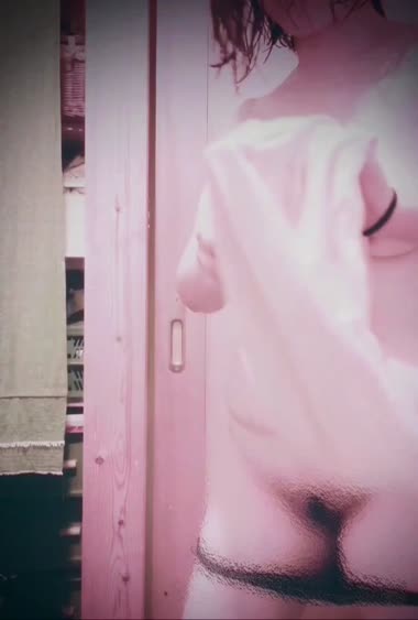 脱衣所…無防備。