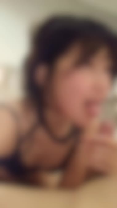 可愛い人妻フェラ