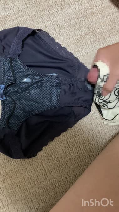 母のパンツにぶっかけ