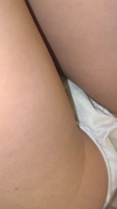 ロリ嫁のパンチラ