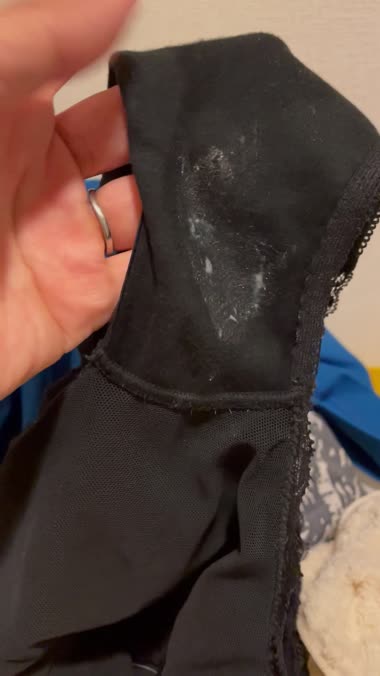 脱ぎたてシミ付きパンツ
