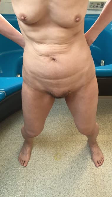 立ち放尿