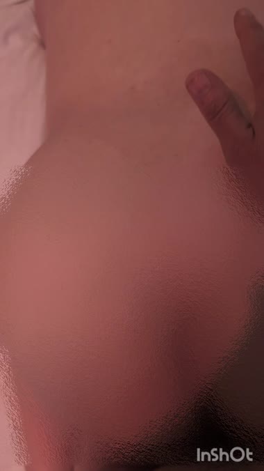 バックで喘ぐ