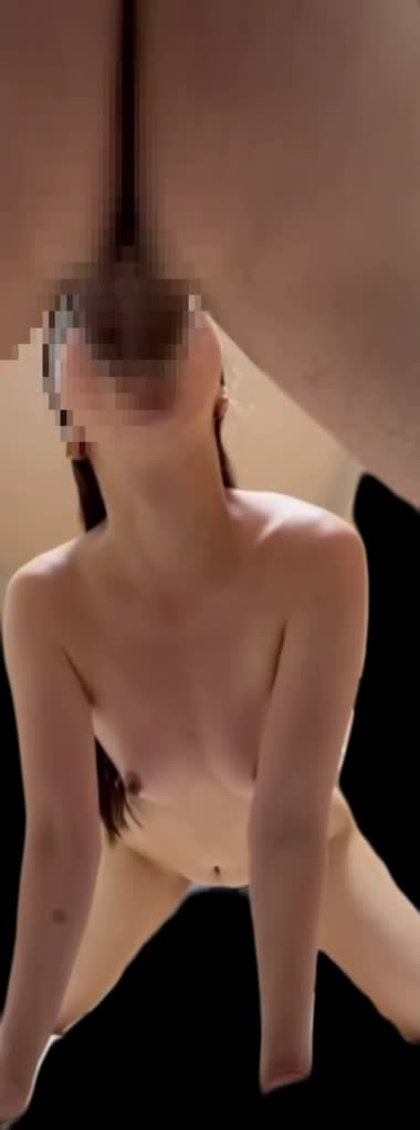 目隠しで咥えさせてます。
