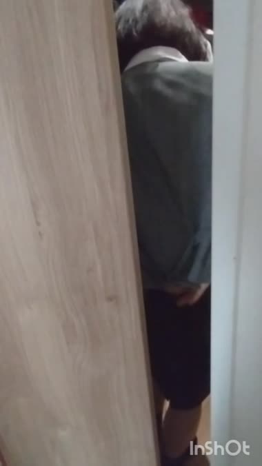 熟妻えみこの事務服着替え