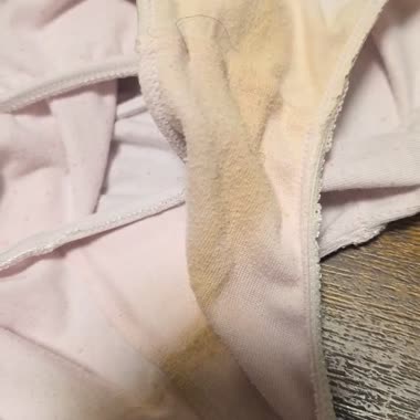 洗ってないシミ付きパンティー。