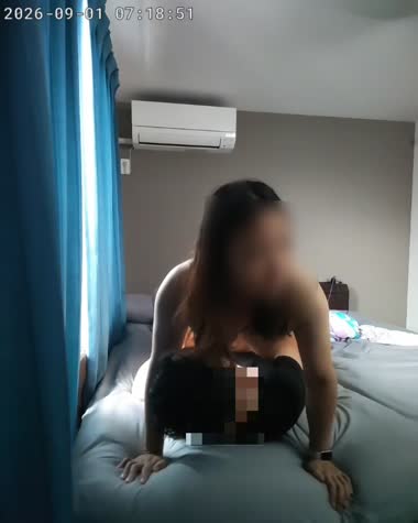 朝から騎乗位で腰振る妻