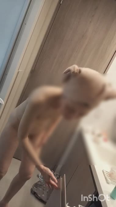 貧乳妻 入浴後 全身