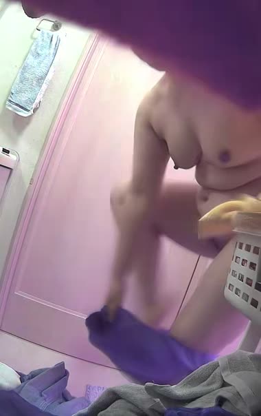 ママの脱衣