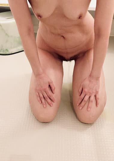 愛奴 立ち膝放尿