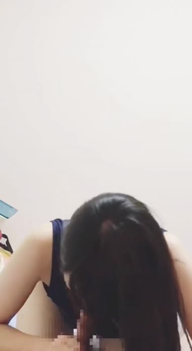 いやらしい姿でシャブる妻