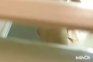 股間見せたい女