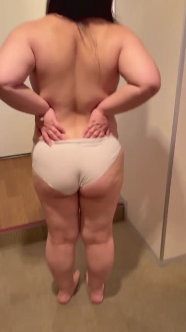 照れるオデブママ③