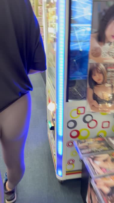 アダショ　露出　尻
