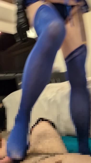 熟々女足コキ