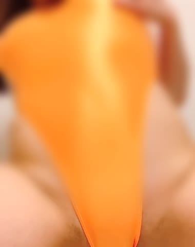 恥ずかしい格好のオナニー